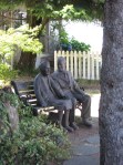 Couple statue - Chemainus